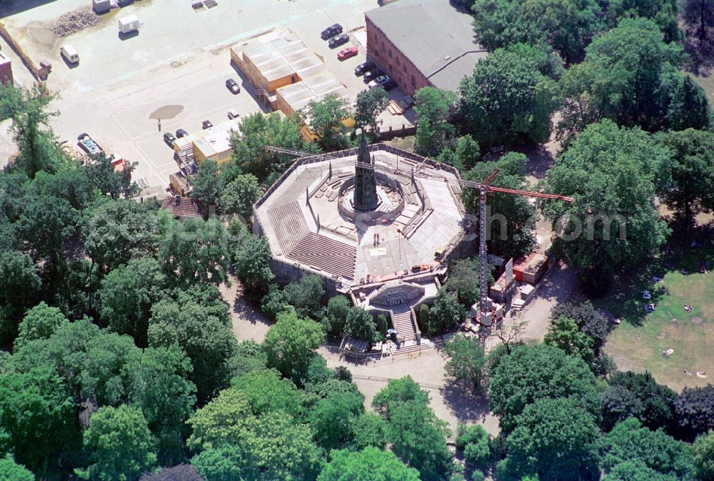 Berlin Kreuzberg from the bird's eye view: View of the views of the monument to the Wars of Liberation monument in Victoria Park in Berlin-Kreuzberg