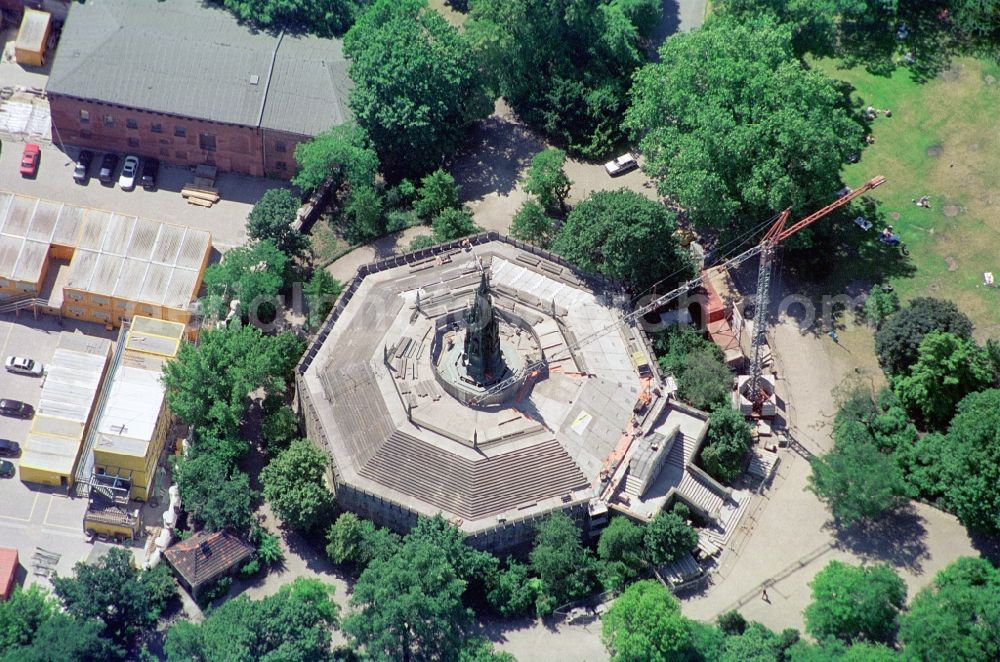 Aerial image Berlin Kreuzberg - View of the views of the monument to the Wars of Liberation monument in Victoria Park in Berlin-Kreuzberg