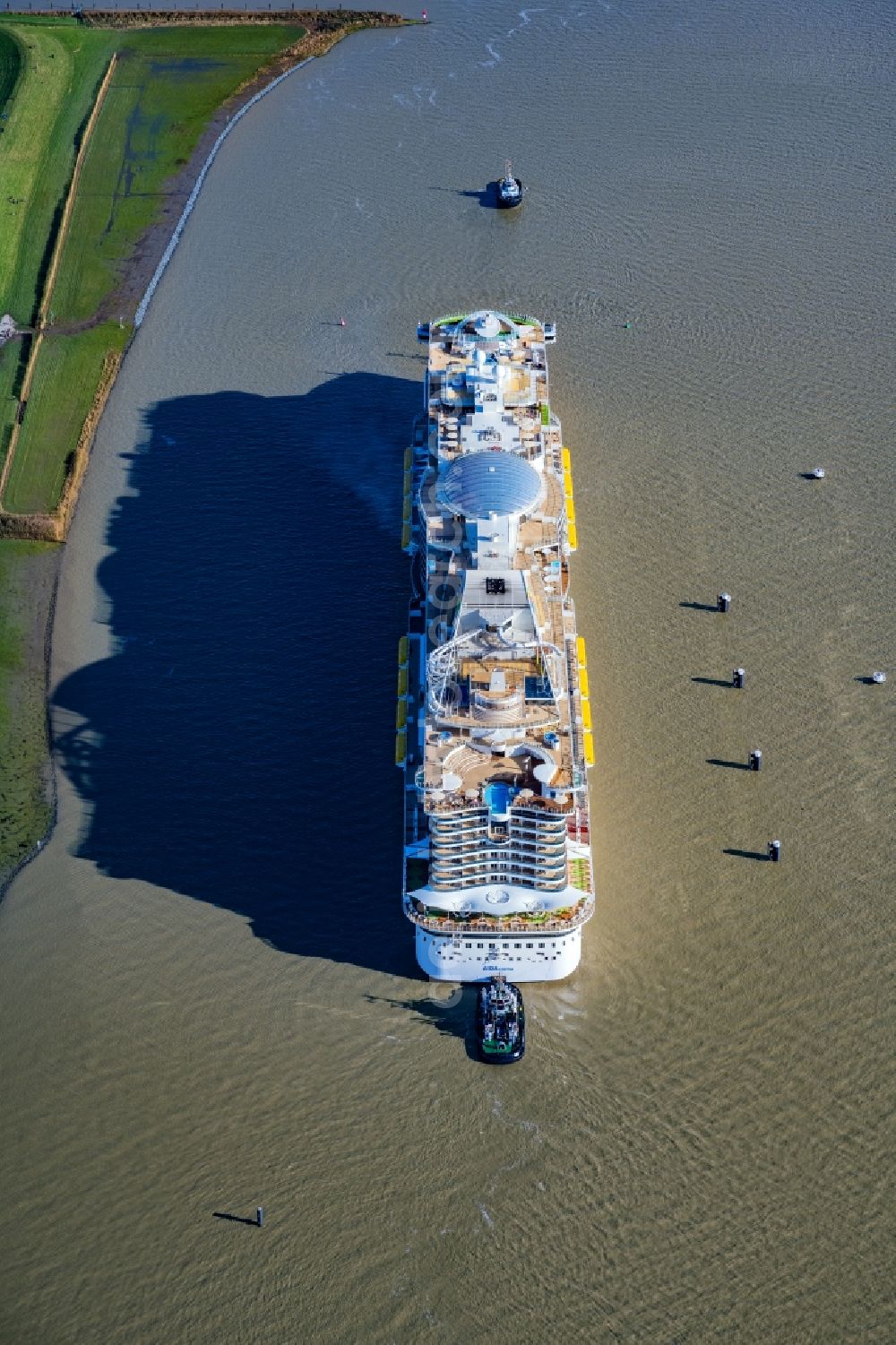 Moormerland from the bird's eye view: Cruise and passenger ship AIDAcosma bei of Jungfernfahrt auf of Emsueberfuehrung in Moormerland in the state Lower Saxony, Germany