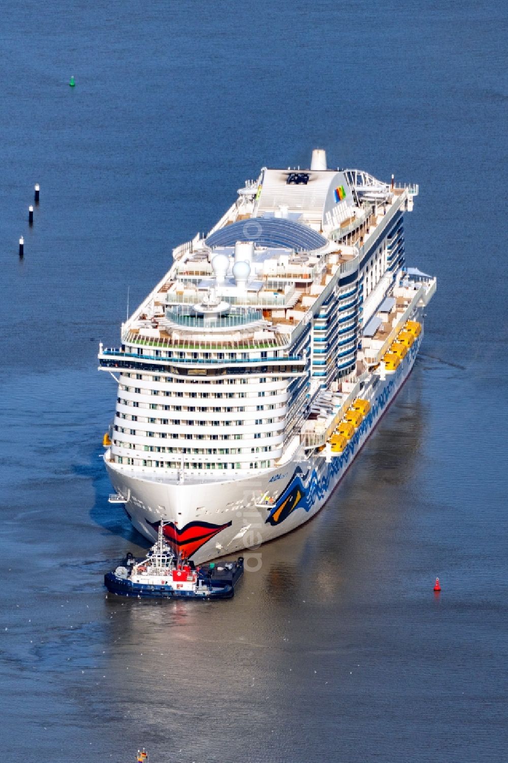 Aerial photograph Moormerland - Cruise and passenger ship AIDAcosma bei of Jungfernfahrt auf of Emsueberfuehrung in Moormerland in the state Lower Saxony, Germany