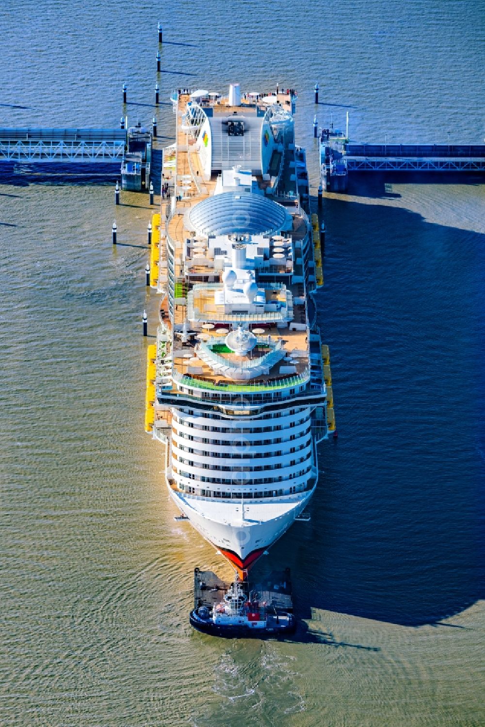 Moormerland from the bird's eye view: Cruise and passenger ship AIDAcosma bei of Jungfernfahrt auf of Emsueberfuehrung in Moormerland in the state Lower Saxony, Germany