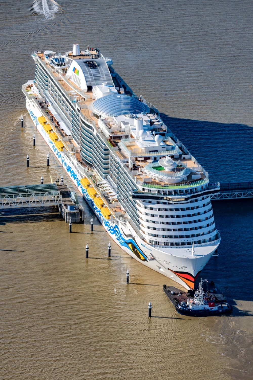 Aerial photograph Moormerland - Cruise and passenger ship AIDAcosma bei of Jungfernfahrt auf of Emsueberfuehrung in Moormerland in the state Lower Saxony, Germany