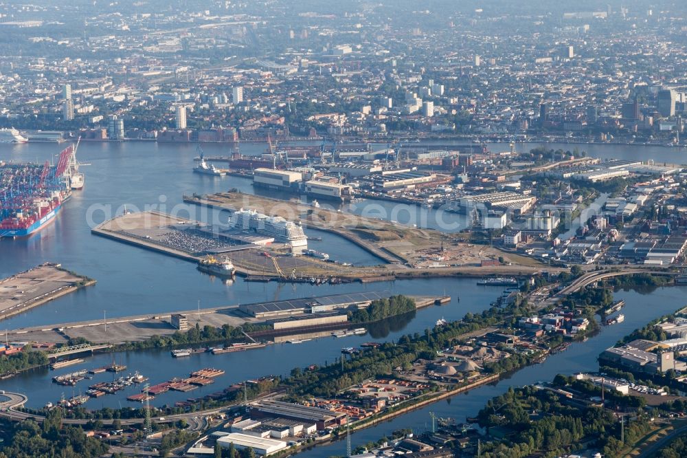 Hamburg from the bird's eye view: Cruise and passenger ship on Hafen Honburg Cruise Center Steinwerder in the district Steinwerder in Hamburg, Germany