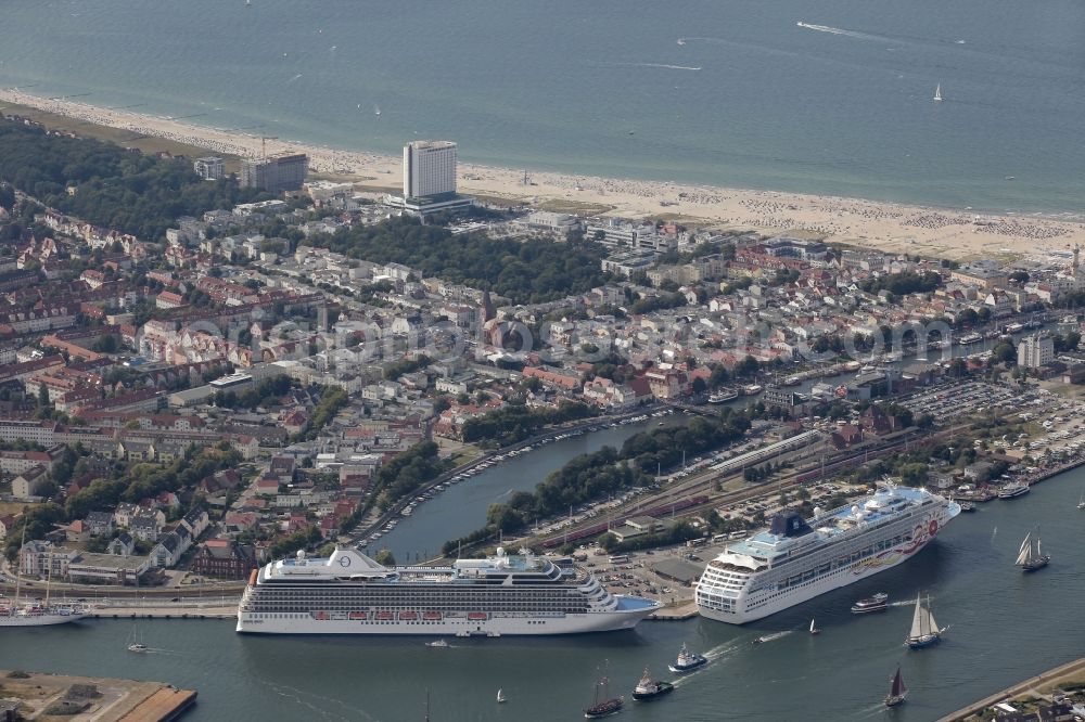 Aerial photograph Rostock - Cruise ships in Warnemuende, a district of Rostock in Mecklenburg - Western Pomerania