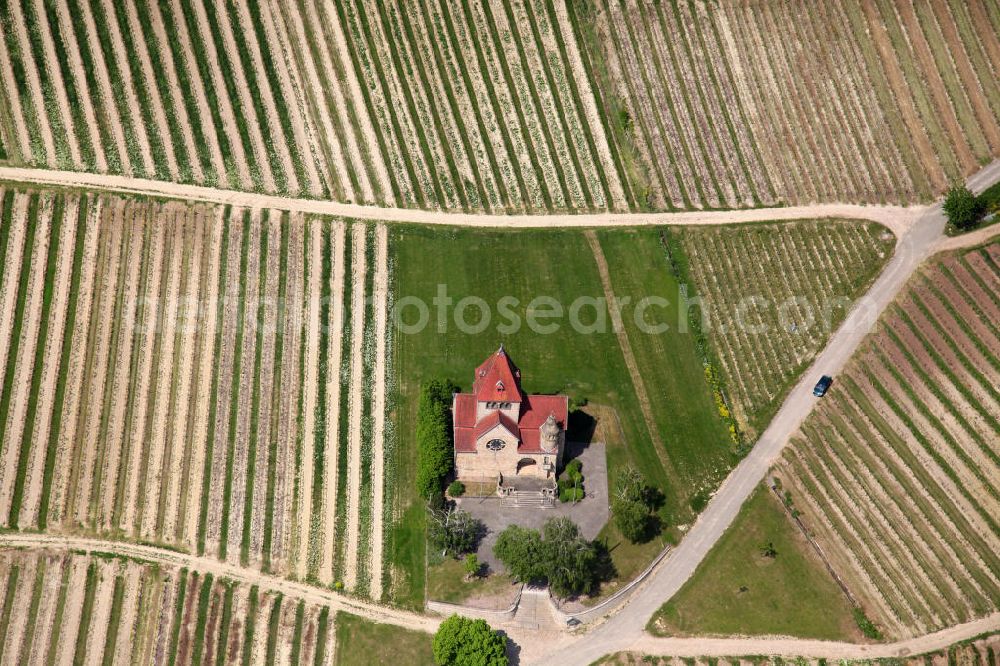 Aerial photograph Gau-Weinheim - Blick auf die Kreuzkapelle Wißberg bei Gau-Weinheim im Landkreis Alzey-Worms in Rheinland-Pfalz. Die Heiligkreuzkapelle wurde 1910 eingeweiht. View to the Chapel Wißberg close to Gau-Weinheim in the administrative district Alzey-Worms of Rhineland-Palatinate.