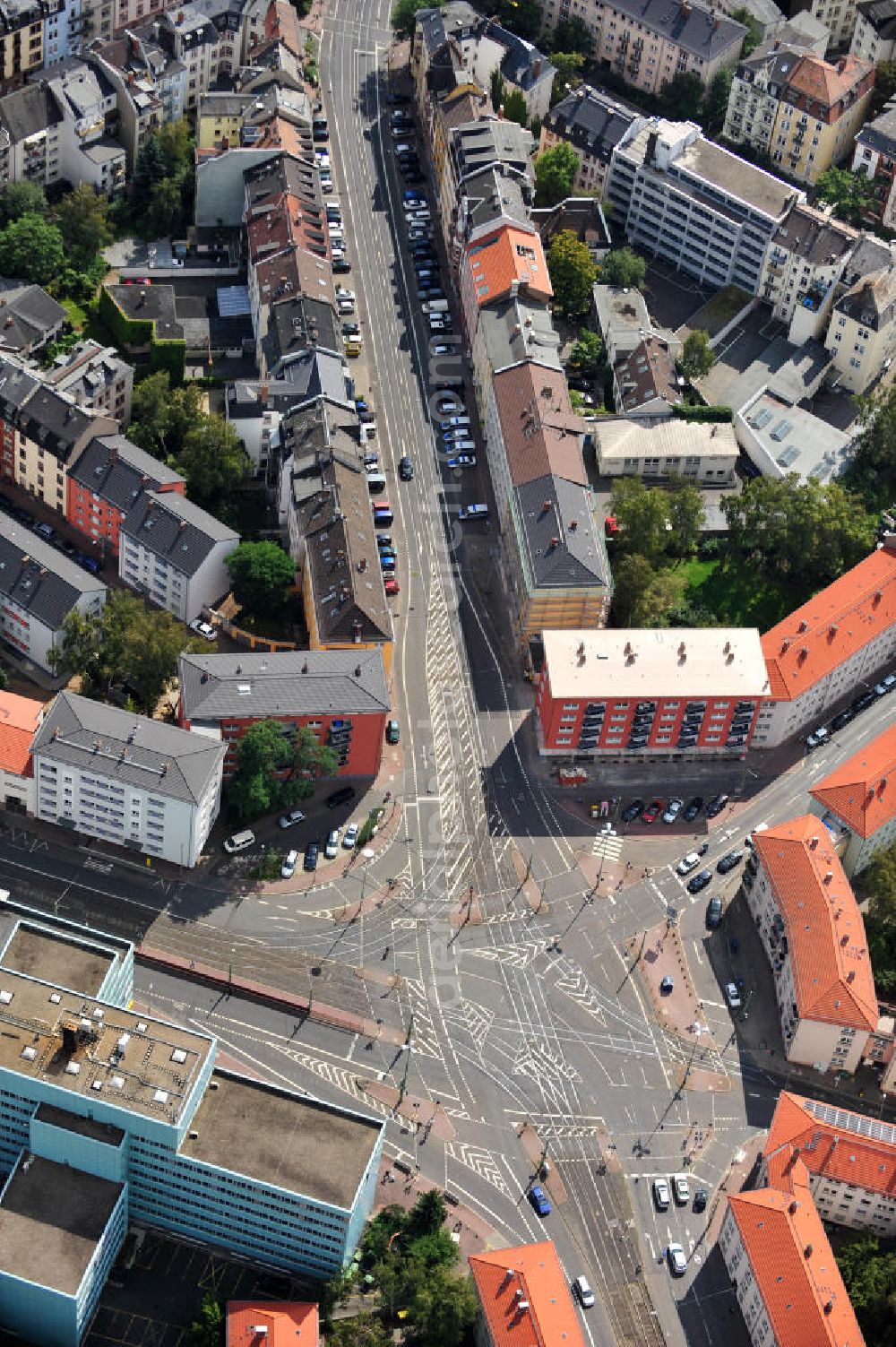 Frankfurt am Main OT Bockenheim from above - Kreuzung an der Adalberststraße Ecke Schloßstraße im Stadtteil Bockenheim in Frankfurt am Main in Hessen. Junction at the street Adalbertstrasse and Schlossstrasse in the district Bockenheim in Frankfurt at the Mian in Hesse.