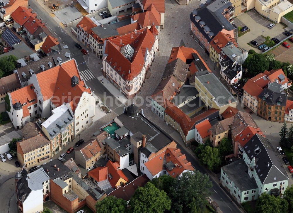 Apolda from the bird's eye view: At the intersection August-Bebel-Straße - On the bridge Born in Apolda in Thuringia are prominent buildings such as the town hall and the Savings Bank. At present, it is considered that Bell Museum accomodation in the city house