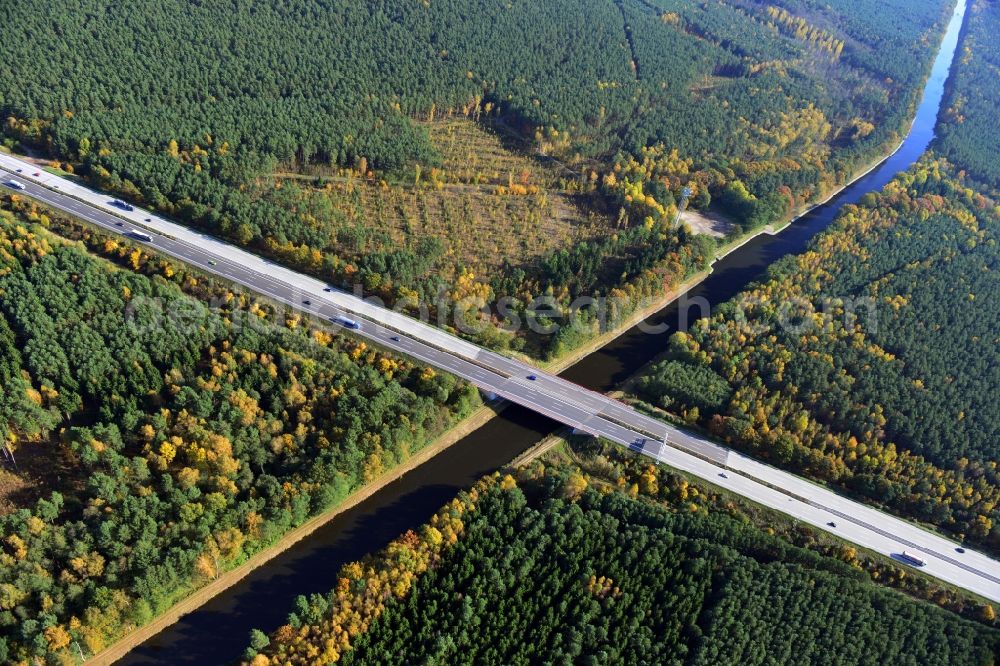 Aerial image Hartmannsdorf - Intersection at the highway bridge the motorway A10 - E55 of the Berlin ring over the Spree course near Hartmanndorf in Brandenburg