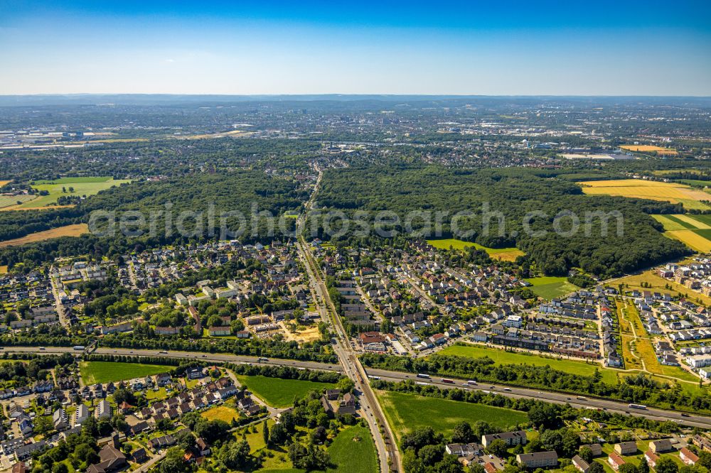 Aerial photograph Brechten - Road over the crossroads BAB A2 and Evinger Strasse in Brechten at Ruhrgebiet in the state North Rhine-Westphalia, Germany