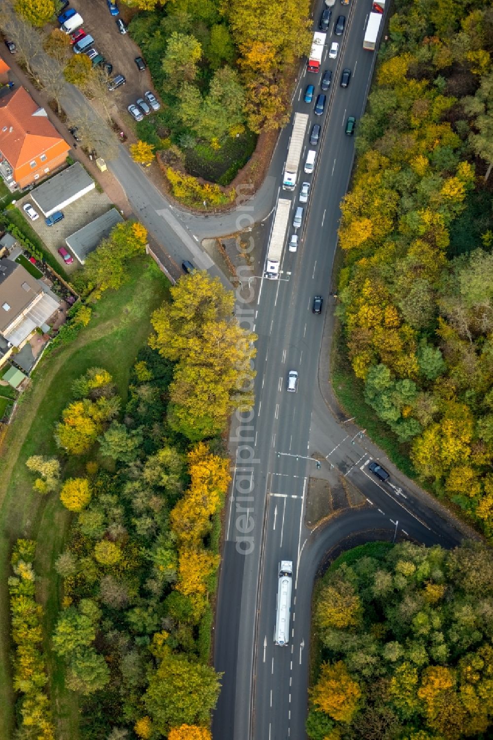 Aerial image Düsseldorf - Road over the crossroads Bergische Landstrasse and Knittkuhler Strasse in Duesseldorf in the state North Rhine-Westphalia, Germany