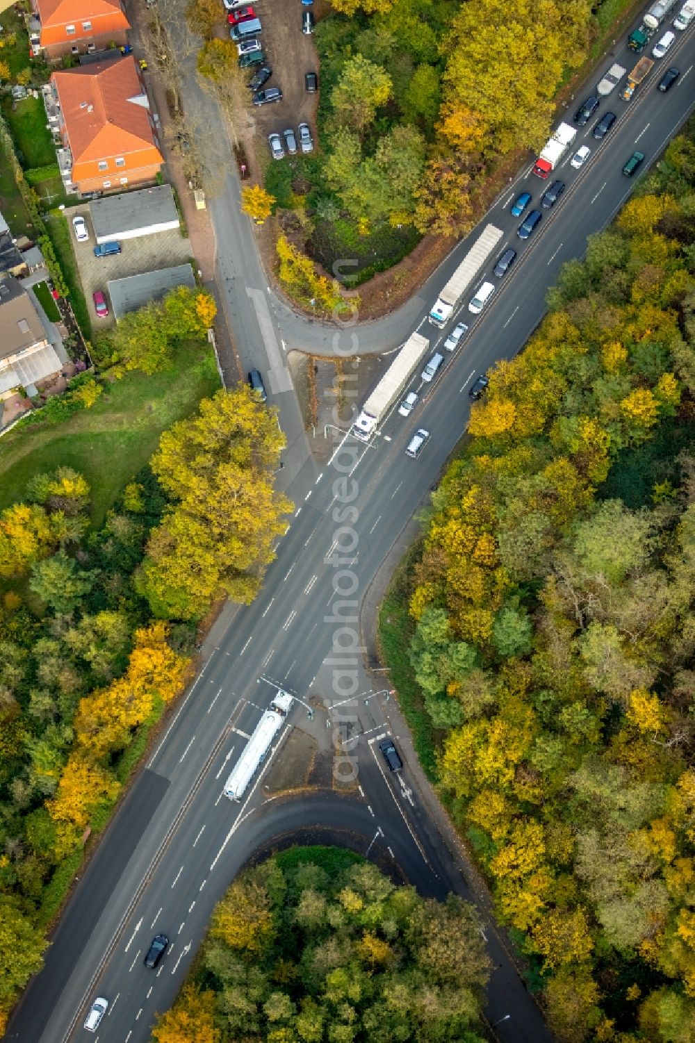 Aerial photograph Düsseldorf - Road over the crossroads Bergische Landstrasse and Knittkuhler Strasse in Duesseldorf in the state North Rhine-Westphalia, Germany