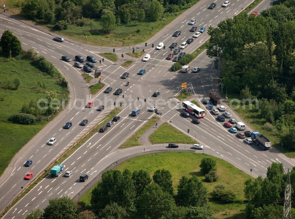 Aerial image Bottrop - View of the crossroads of the federal highway 224 and the road 633 in Bottrop in the state North Rhine-Westphalia