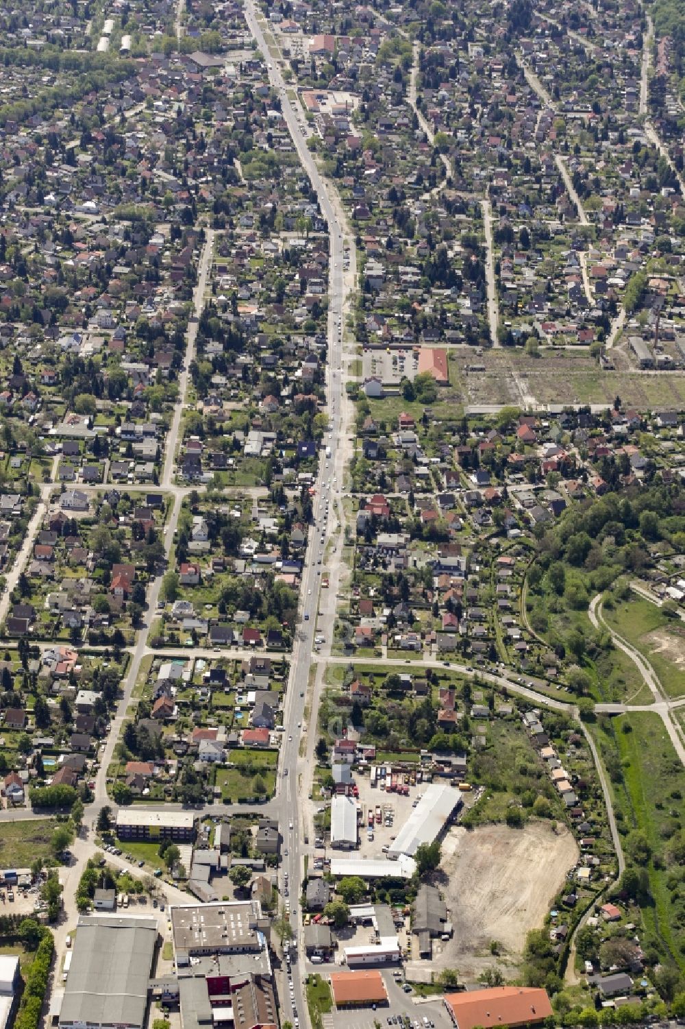 Aerial photograph Berlin - Intersection of B1/B5 and Chemnitzer Strasse in the Kaulsdorf part of the district of Marzahn-Hellersdorf in Berlin. View from the North along Chemnitzer Strasse with commercial and residential areas