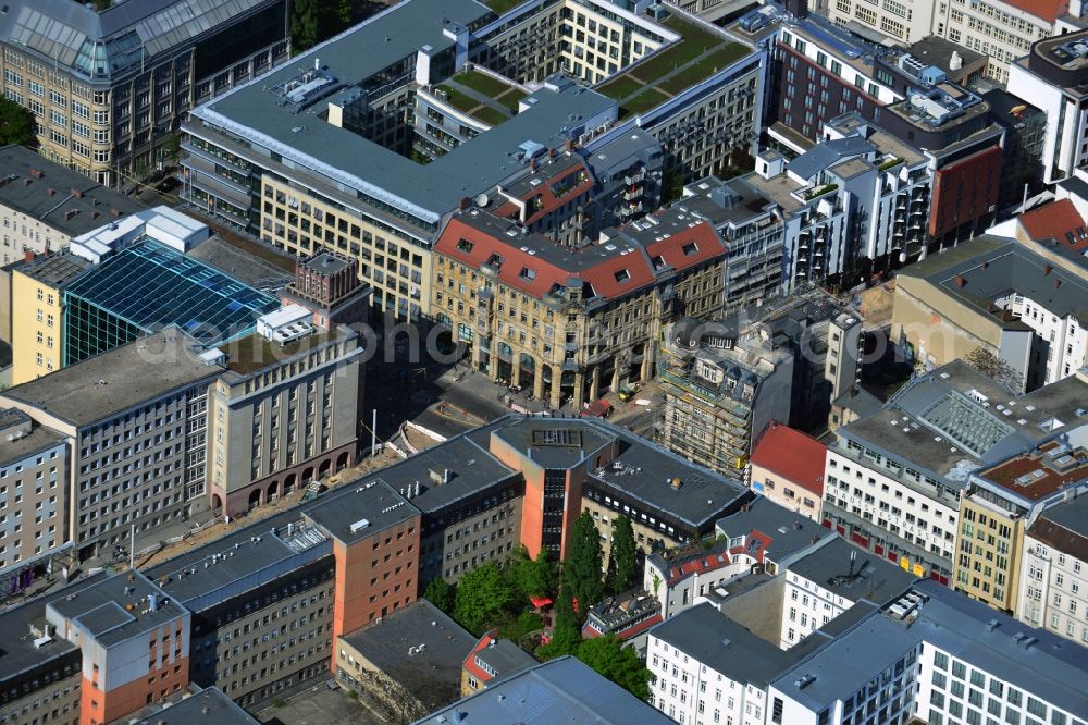 Berlin from above - At the intersection Chausseestrasse - Invaliden street in the Mitte district of Berlin, various institutions have their headquarters. So here has the Humboldt University, an institution building, opposite to the house with the distinctive tower, the Leibniz Association offices and meeting rooms and in the eye-catching art nouveau building on the other side of the street there is a medical center. In the neighboring Zinnowitzer street Berlin office of Vattenfall Germany is