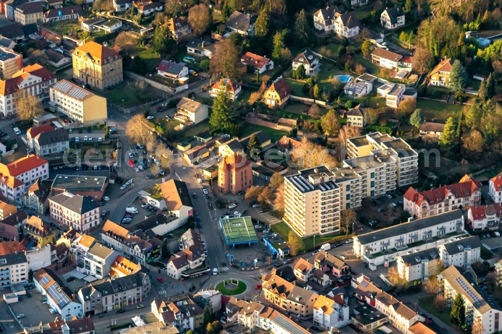 Lahr/Schwarzwald from the bird's eye view: Road over the crossroads Lahr Ost Friedrichstrasse in Lahr/Schwarzwald in the state Baden-Wurttemberg, Germany