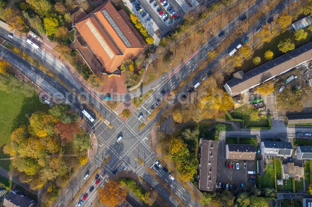 Aerial photograph Gladbeck - road over the crossroads Muehlenstrasse corner Sandstrasse - Konrad-Adenauer-Allee in Gladbeck in the state North Rhine-Westphalia, Germany