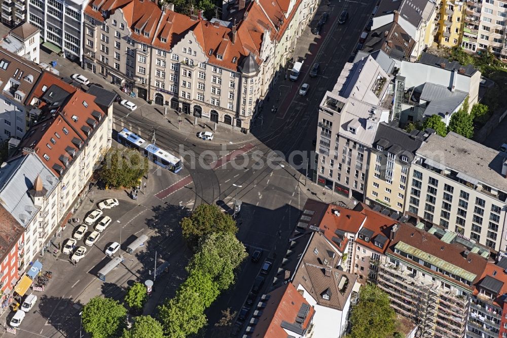 München from above - Road over the crossroads Muellerstrasse corner Frauenhoferstrasse in Munich in the state Bavaria, Germany