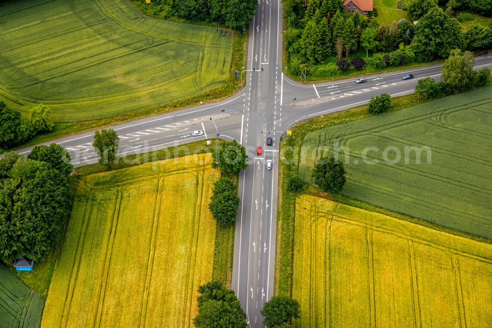 Aerial image Haltern am See - Road over the crossroads of Muensterstrasse - Sythener Strasse in the district Lehmbraken in Haltern am See at Ruhrgebiet in the state North Rhine-Westphalia, Germany