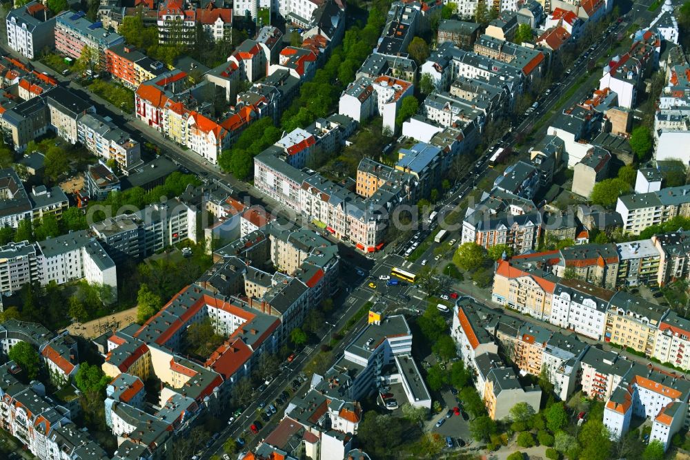 Berlin from the bird's eye view: Road over the crossroads on Rheinstrasse - Saarstrasse - Schmiljanstrasse in Berlin, Germany