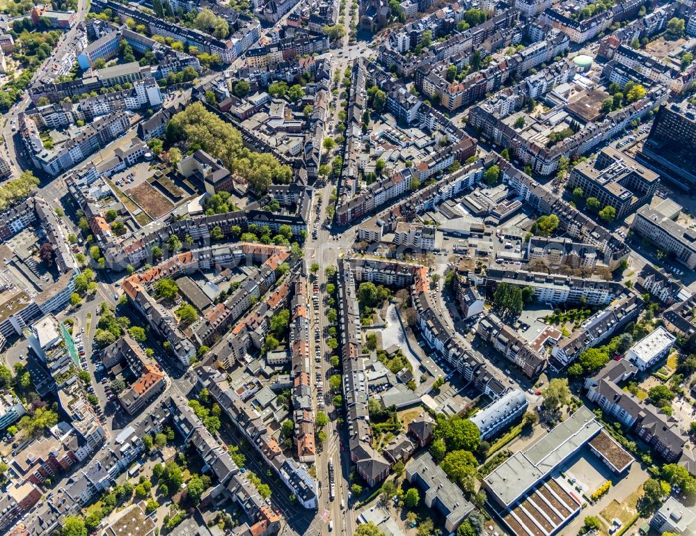 Aerial image Düsseldorf - Road over the crossroads Roemerstrasse - Glockenstrasse - Weissenburgstrasse in the district Derendorf in Duesseldorf in the state North Rhine-Westphalia, Germany