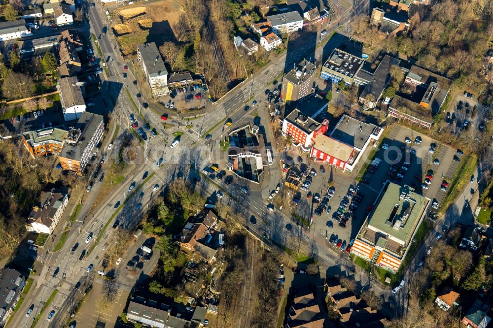 Duisburg from the bird's eye view: Road over the crossroads on Sittardsberger Allee - Altenbrucher Damm - Duesseldorfer Landstrasse in Duisburg in the state North Rhine-Westphalia, Germany