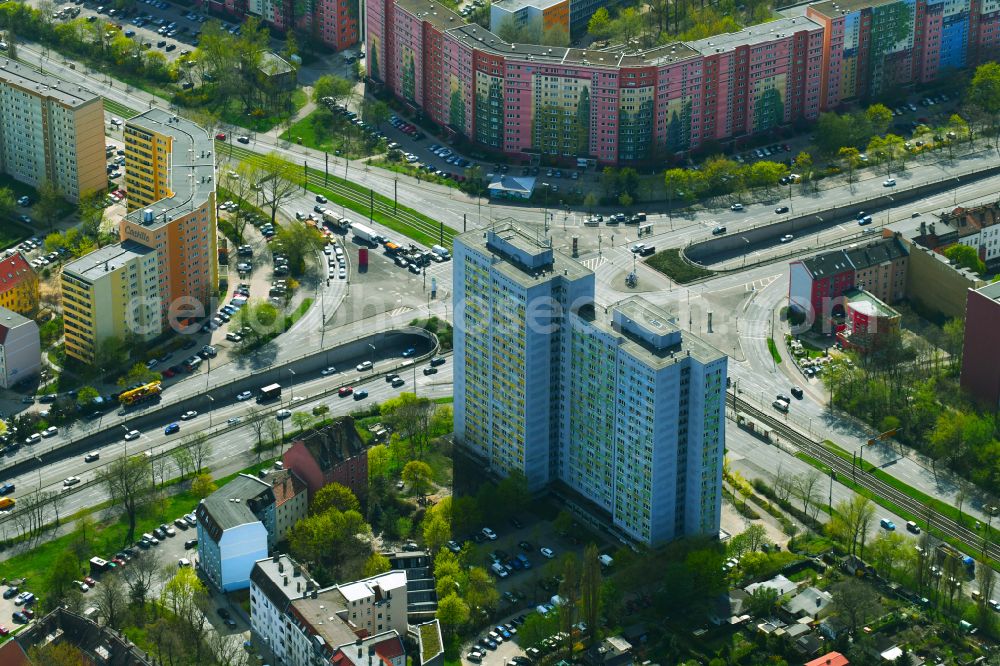 Berlin from the bird's eye view: Road over the crossroads Am Tierpark - Rhinstrasse - Alt-Friedrichsfelde in the district Lichtenberg in Berlin, Germany