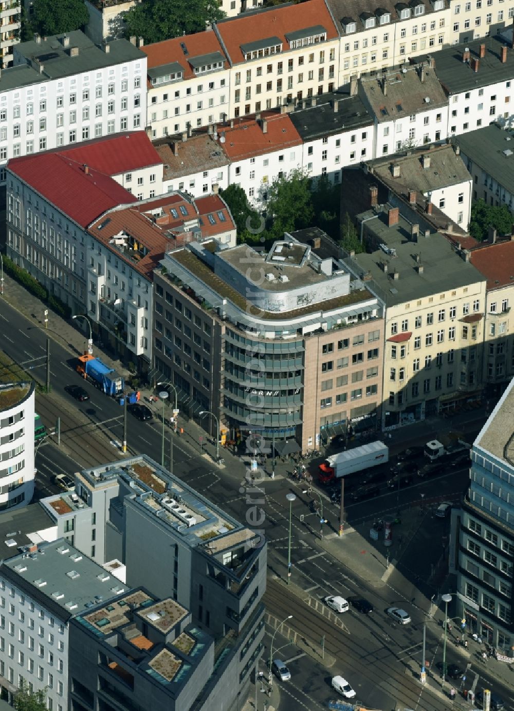 Aerial image Berlin - Road over the crossroads Torstrasse - Schoenhauser Allee - Rosa-Luxemburg-Strasse in the district Mitte in Berlin, Germany