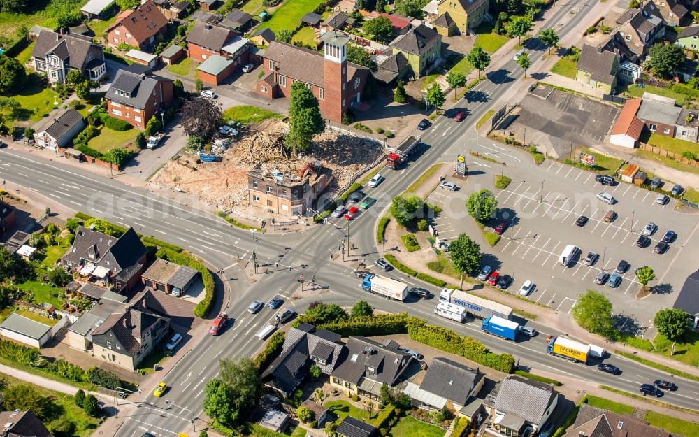 Aerial photograph Bergkamen - Road over the crossroads Werner Strasse, Westenhellweg and Ostenhellweg in the district Ruenthe in Bergkamen in the state North Rhine-Westphalia, Germany