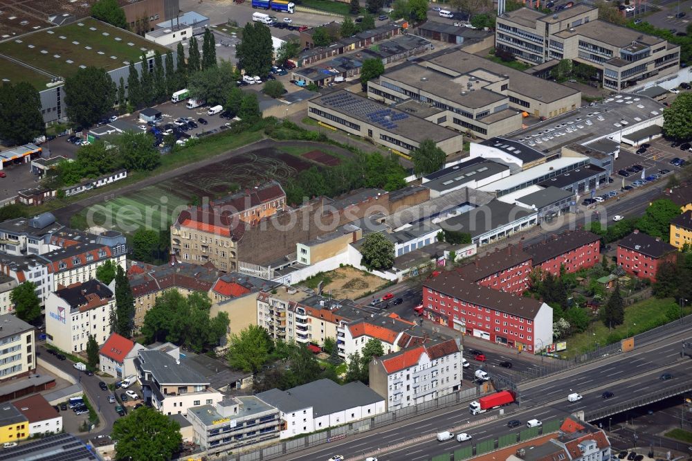 Aerial photograph Berlin - The road junction Grenzallee - Karl-Marx-Strasse in Berlin - Neukoelln of Berlin is dominated by residential and commercial buildings. The easy access to the A100 motorway is the basis for industrial development. To operate in this area, the energy company Vattenfall an education and training center in the Naumburg road