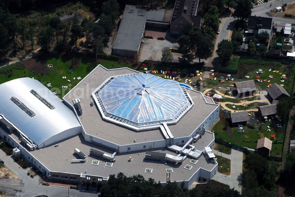 Aerial image Ludwigsfelde - Kristall-Saunatherme Ludwigsfelde. Erste FKK Therme in Brandenburg. Kristall Schwimm- und GesundheitsCenter Ludwigsfelde GmbH, Fichtestraße, 14974 Ludwigsfelde, Telefon: 03378 / 518 79-0, Telefax: 03378 / 518 79-33, Achim Walder: