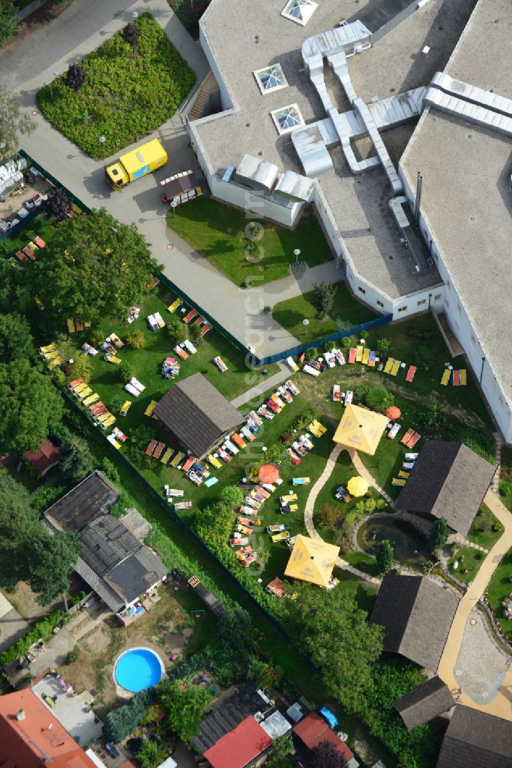 Ludwigsfelde from above - View of KRISTALL Saunatherme Ludwigsfelde in Brandenburg