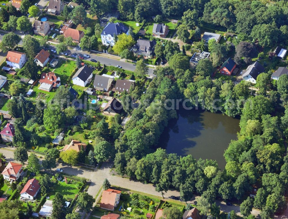 Aerial image Berlin-Mahlsdorf - The Koernerteich is a biotope in the middle of a housing complex in Berlin-Mahlsdorf