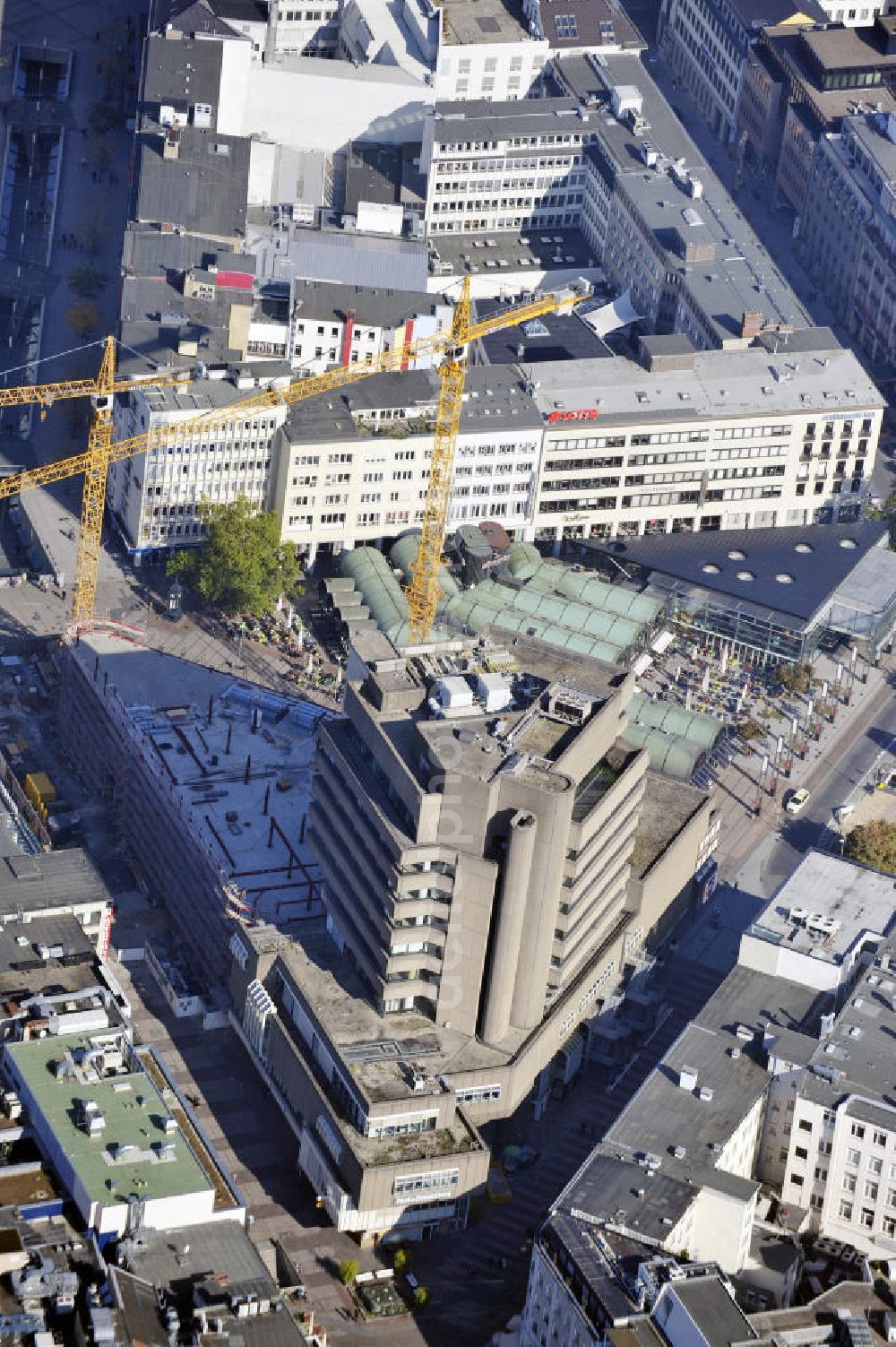 Hannover from above - Blick auf das Kröpcke Center in Hannover-Mitte. Das Einkaufszentrum wurde 1970 erbaut und wird von der Centrum Gmbh erweitert und modernisiert. View to the Kröpcke Center in Hannover-Mitte. The shopping center was built in 1970 and is extended and modernisised by the Centrum Gmbh.