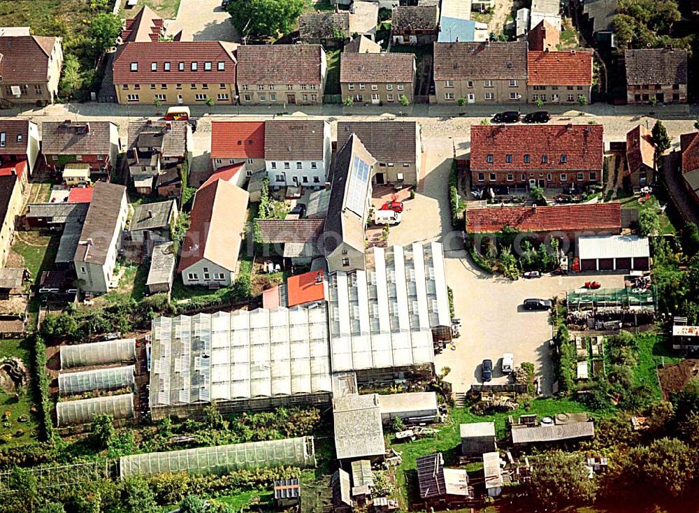 Mirow / Mecklenburg-Vorpommern from the bird's eye view: Krumm, H. Dietrich Gartenbau und Friedhofsgärtnerei Töpferstr. 20 17252 Mirow / Mecklenburg-Vorpommern