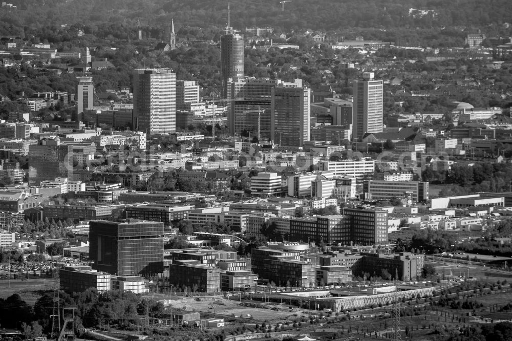 Essen from above - The Krupp-Guertel is an urban project, at the Altendorfer street corner Berthold-Beitz-Boulevard in the district Westviertel in Essen in the state North Rhine-Westphalia. The new buildings were erected on the largely untapped area of the former Kruppschen Gussstahlfabrik and are currently the headquarters of ThyssenKrupp AG