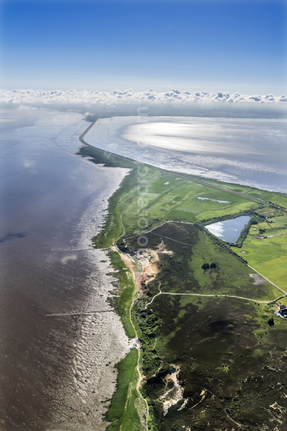 Sylt from the bird's eye view: Center on the seacoast of North Sea on Sylt Island in Morsum.clif in the state Schleswig-Holstein