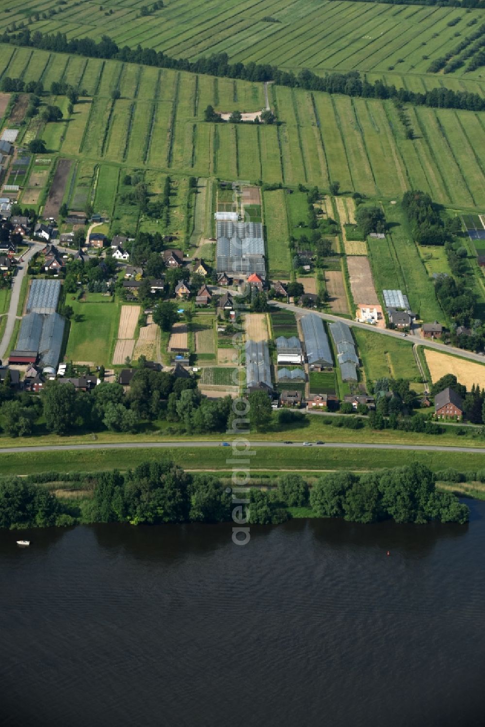 Aerial image Hamburg - Coastline with dike protection strips on the banks of the Elbe in Hamburg Warwisch in the state Hamburg