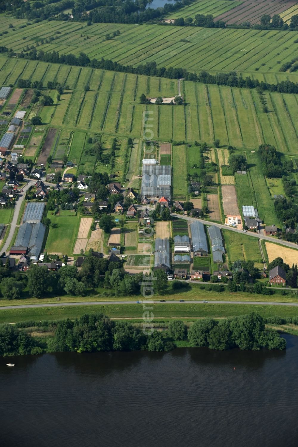 Aerial photograph Hamburg - Coastline with dike protection strips on the banks of the Elbe in Hamburg Warwisch in the state Hamburg