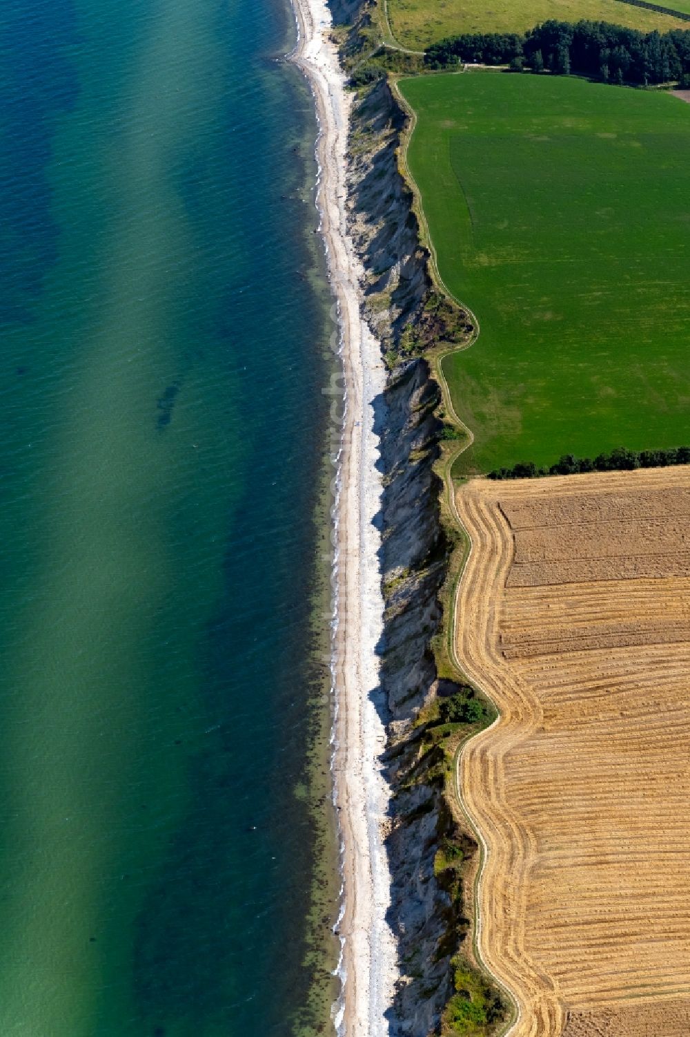 Aerial photograph Schwedeneck - Coastal landscape on the sandy Baltic Sea beach near Schwedeneck in the state Schleswig-Holstein, Germany