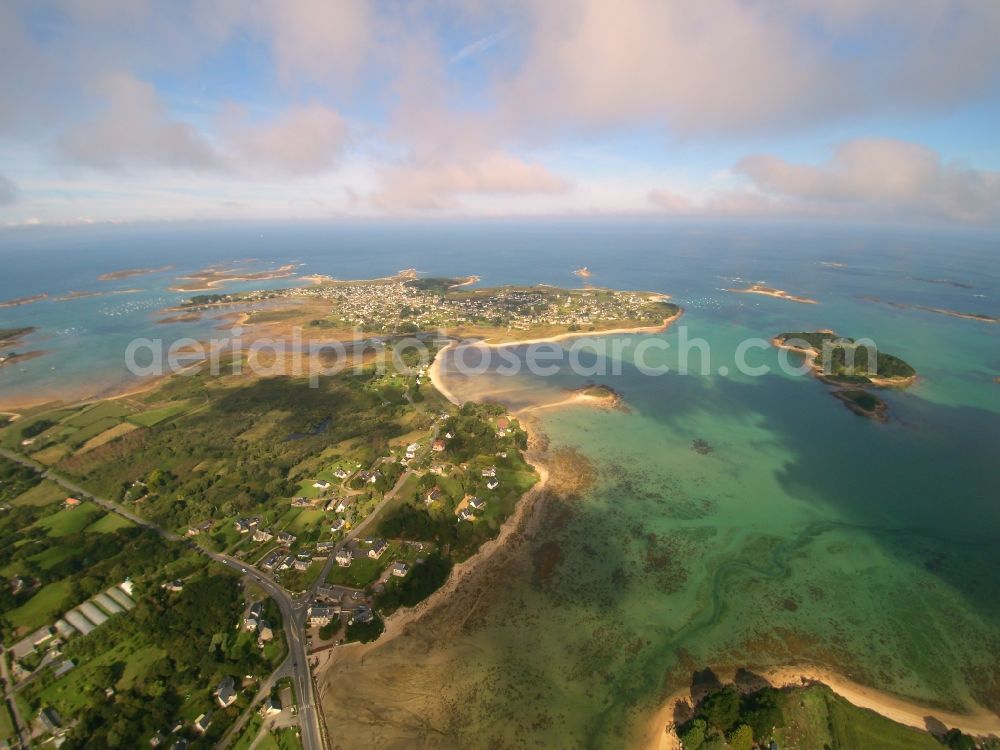 Pleumeur-Bodou from the bird's eye view: Coastline on the sandy beach of des Atlantic Ocean in Pleumeur-Bodou in Bretagne, France