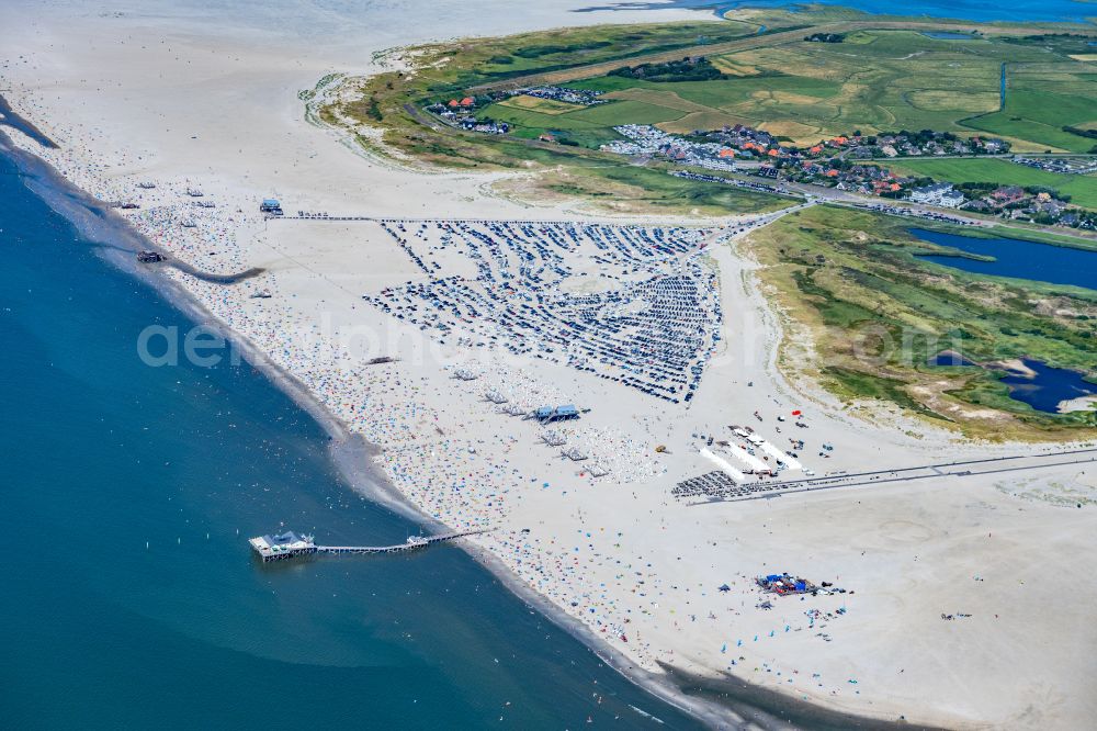 Sankt Peter-Ording from the bird's eye view: Coastal landscape on the sandy beach of the bathing area Ording Nord in the district St Peter-Ording in Sankt Peter-Ording in the state Schleswig-Holstein, Germany