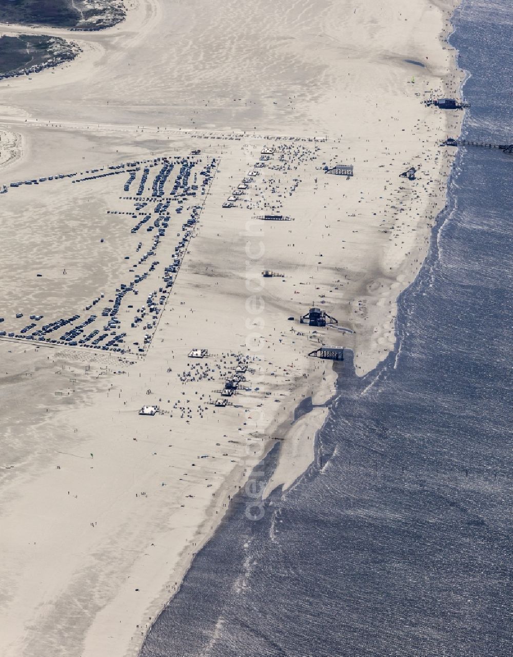 Aerial photograph Sankt Peter-Ording - Coastline on the sandy beach of Badestelle Ording Nord in the district Sankt Peter-Ording in Sankt Peter-Ording in the state Schleswig-Holstein