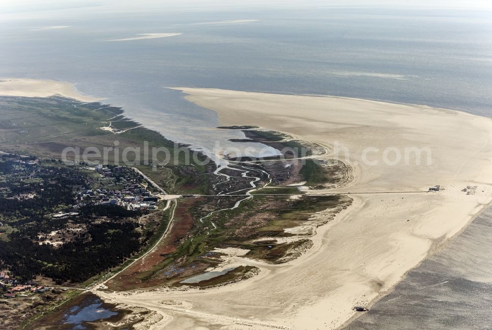 St. Peter-Ording from above - Coastline on the sandy beach of Badestelle Ording Nord in the district Sankt Peter-Ording in Sankt Peter-Ording in the state Schleswig-Holstein