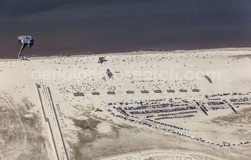 Sankt Peter-Ording from the bird's eye view: Coastline on the sandy beach of Badestelle Ording Nord in the district Sankt Peter-Ording in Sankt Peter-Ording in the state Schleswig-Holstein