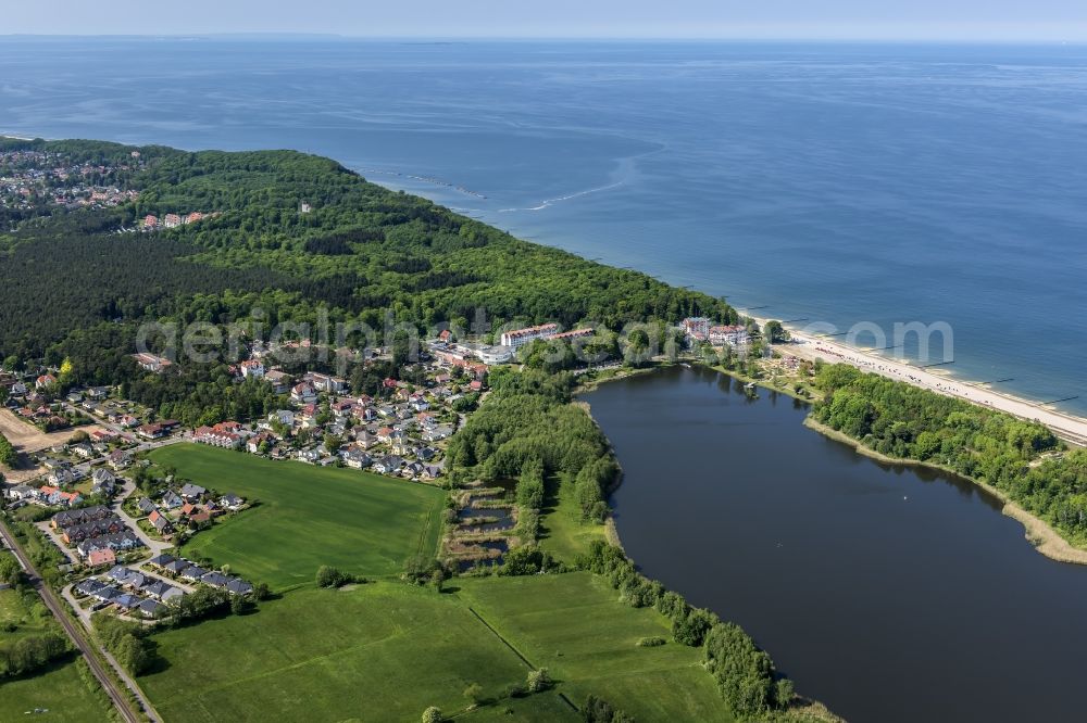 Kölpinsee from the bird's eye view: Coastline on the sandy beach of of Baltic Sea in Koelpinsee in the state Mecklenburg - Western Pomerania, Germany