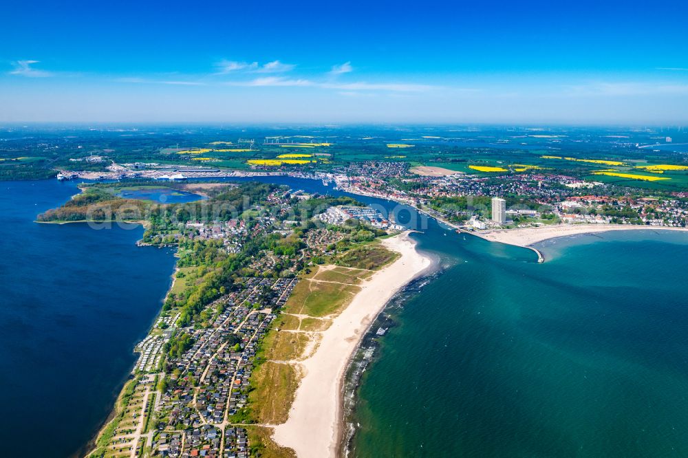 Aerial photograph Lübeck - Coastline on the sandy beach of of Baltic Sea in Priwall in the state Schleswig-Holstein, Germany