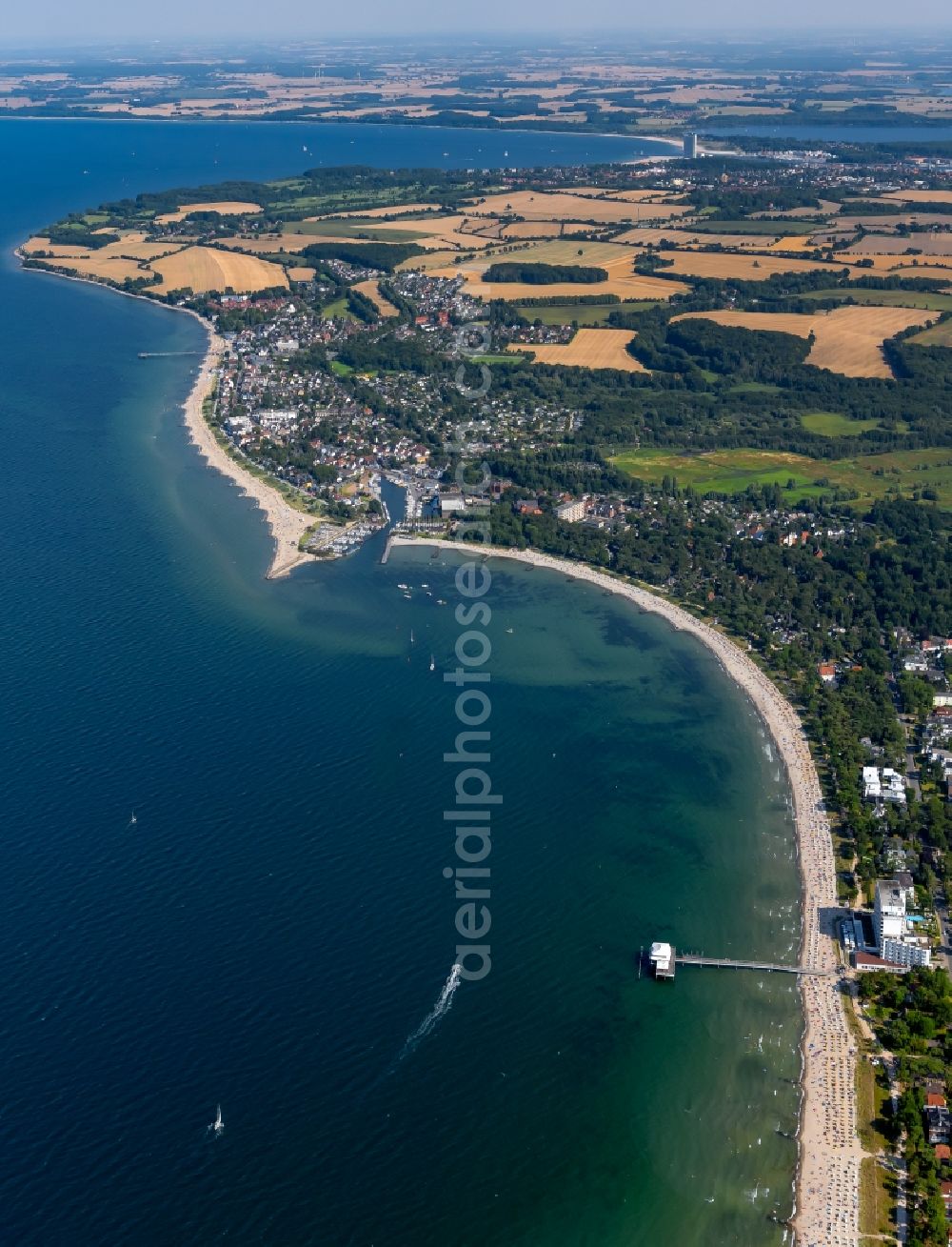 Niendorf/Ostsee from above - Coastline on the sandy beach in Niendorf/Ostsee in the state Schleswig-Holstein, Germany