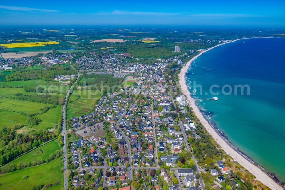 Aerial photograph Niendorf/Ostsee - Coastline on the sandy beach in Niendorf/Ostsee in the state Schleswig-Holstein, Germany