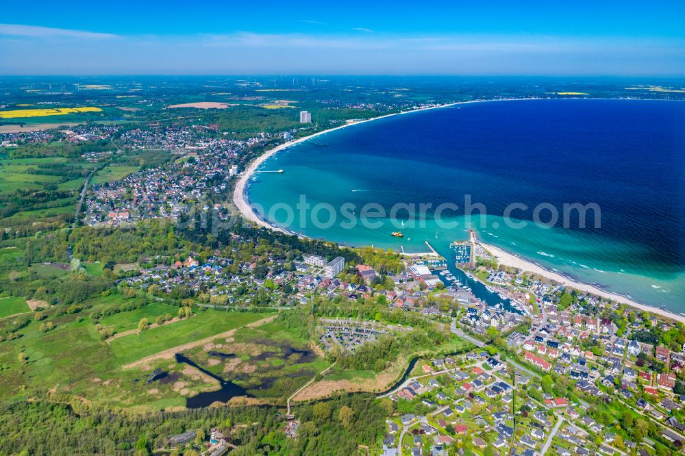 Niendorf/Ostsee from above - Coastline on the sandy beach in Niendorf/Ostsee in the state Schleswig-Holstein, Germany