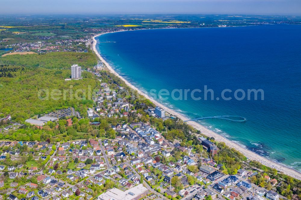 Niendorf/Ostsee from the bird's eye view: Coastline on the sandy beach in Niendorf/Ostsee in the state Schleswig-Holstein, Germany